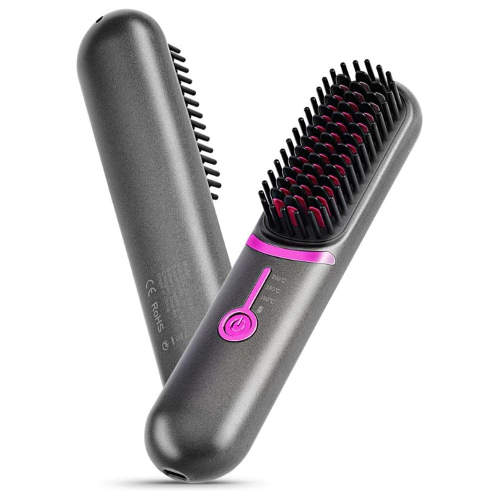 Der vises to sorte UNIQ 2-i-1 Glattebørste med Keramiske Plader-børster; den ene viser forsiden med betjening og børstehår, den anden viser bagsiden. Begge tilbyder hurtig opvarmning og USB-C-opladning i et slankt design.