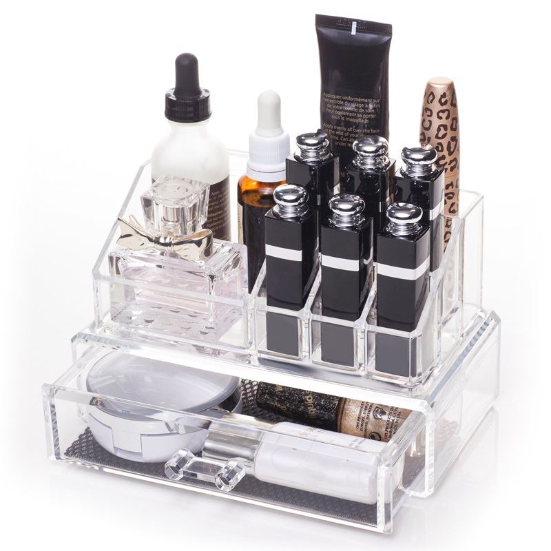 UNIQ Makeup Akryl Organizer med 1 Skuffe + Top | SF-1061 fra UNIQ opbevarer læbestift, flasker og kosmetik pænt ovenpå, med en skuffe nedenunder til ekstra skønhedsprodukter og tilbehør.