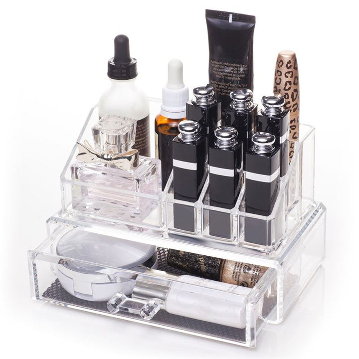 UNIQ Makeup Akryl Organizer med 1 Skuffe + Top | SF-1061 fra UNIQ opbevarer læbestift, flasker og kosmetik pænt ovenpå, med en skuffe nedenunder til ekstra skønhedsprodukter og tilbehør.