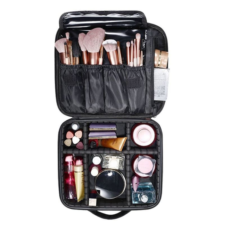 UNIQ Rejsetoilettaske / Kosmetiktaske til alt dit Makeup i pink holder dine makeupbørster sikkert i elastiske holdere og organiserer din kosmetik, flasker og beholdere smart i separate rum.