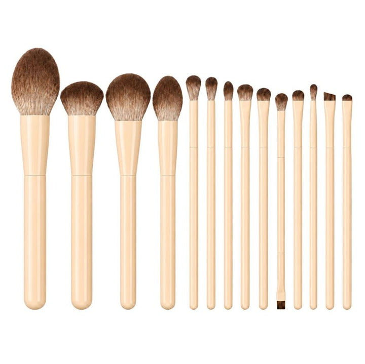Technique PRO Vanilla Makeupbørste Sæt består af fjorten makeupbørster med beige skafter og brune børstehår, der er anbragt i en række fra den største til den mindste – perfekt til at løfte din makeuprutine til et nyt niveau.