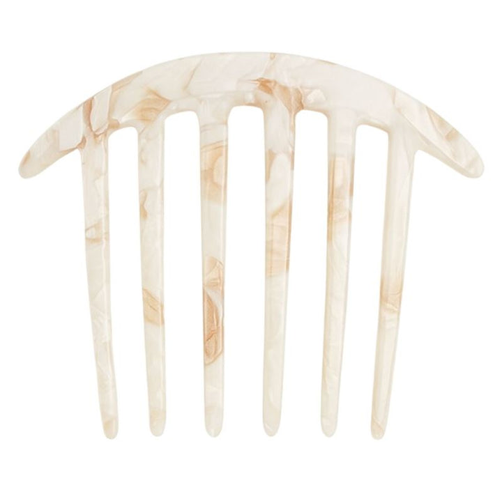 SOHO Lucile French Twist-hårkam – Marble fra SOHO er en hårkam med brede tænder, fremstillet af marmoreret beige og hvid plast, med fem lange, flade tænder og en let buet overkant.