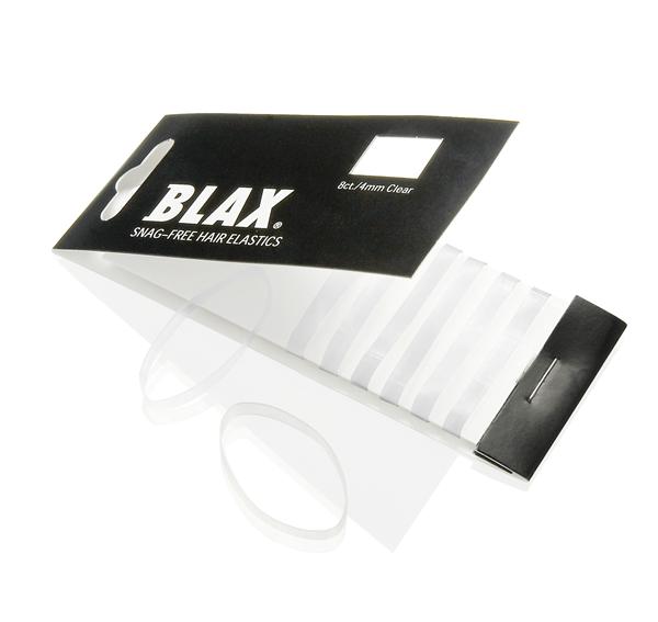 En pakke med BLAX Hårelastikker 4 mm – flere farver fra BLAX, hvor flere elastikker er delvist trukket ud, og to løse, snag-free hårelastikker ligger ved siden af emballagen på en hvid baggrund.
