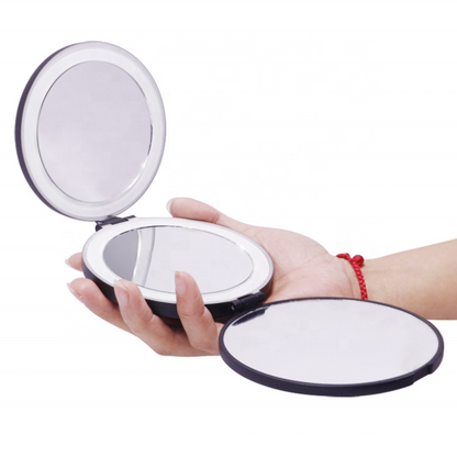 Tri-fold Kompakt Rejsespejl med LED | Inklusiv Forstørrelse